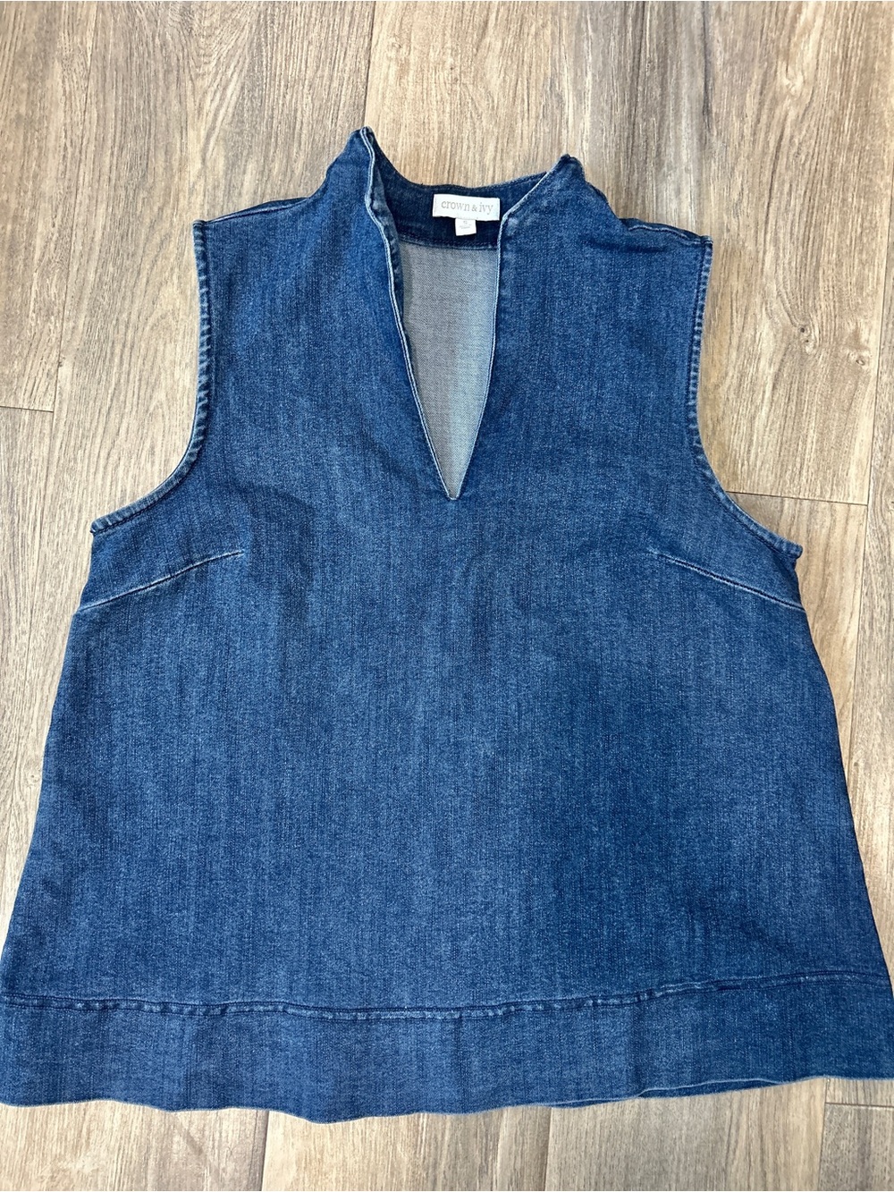 Crown & Ivy Women’s Sleeveless Swing Split Neck Denim Top Small Belk